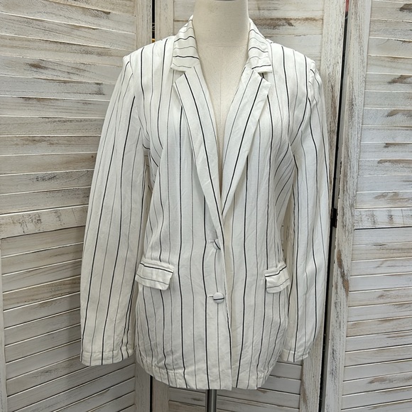 Forever 21 Pinstripe Blazer - Picture 5 of 5